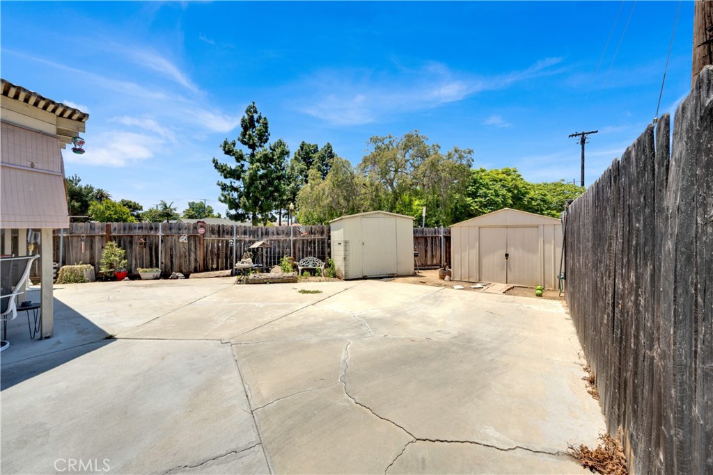 2827 E Spaulding Street