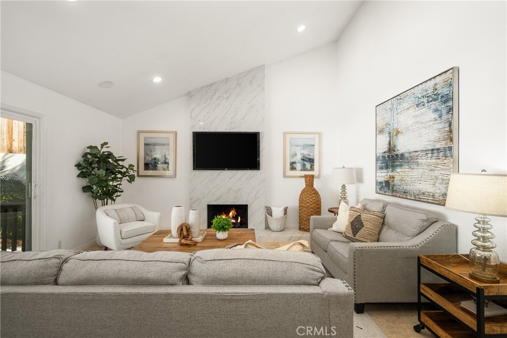 384 S Country Hill Road