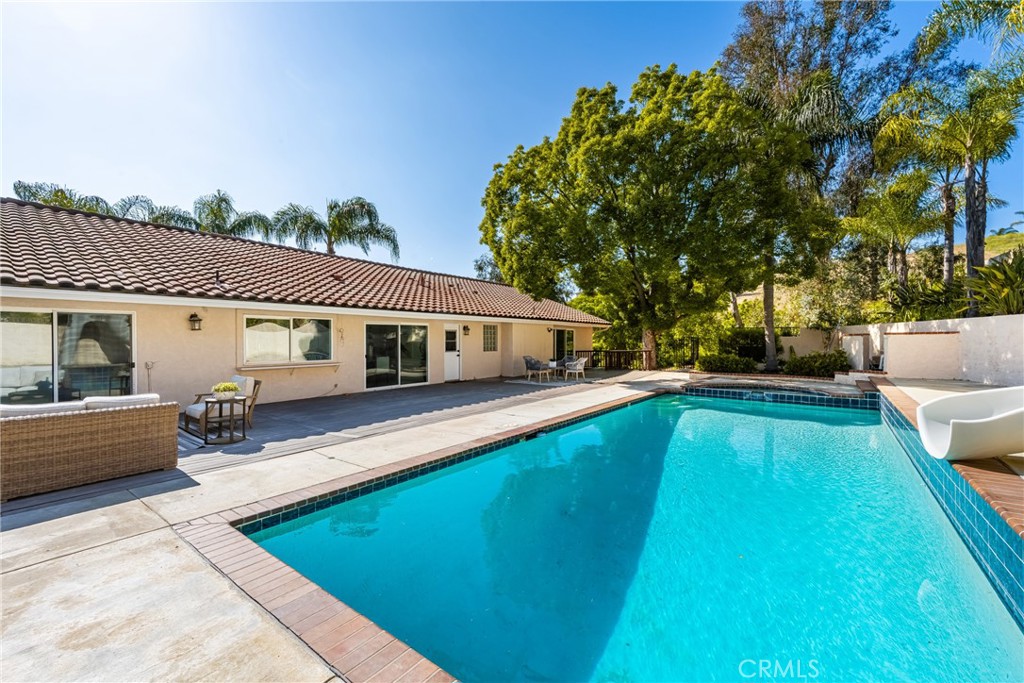 384 S Country Hill Road