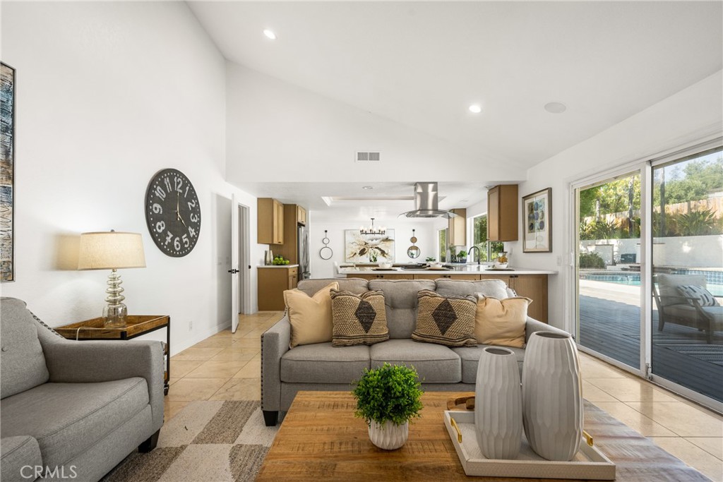 384 S Country Hill Road