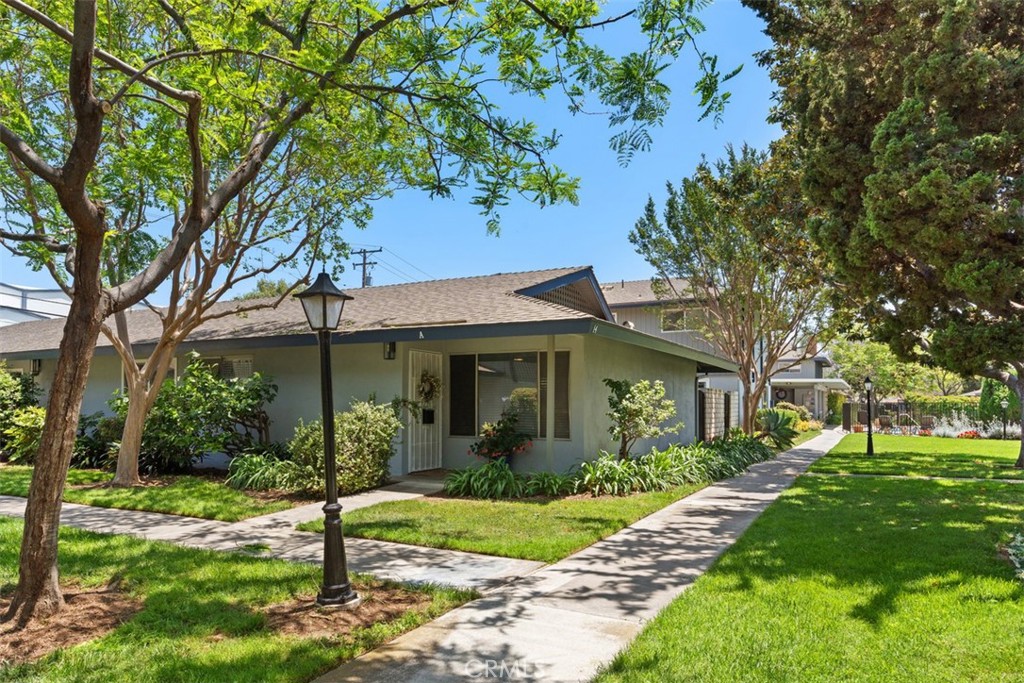 1107 W Memory Lane 14A