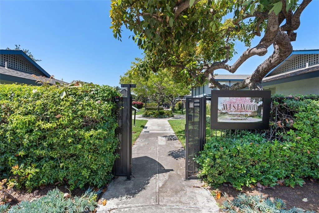 1107 W Memory Lane 14A