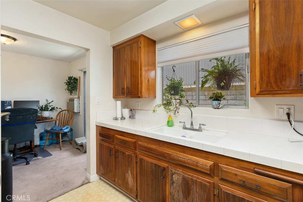 1107 W Memory Lane 14A