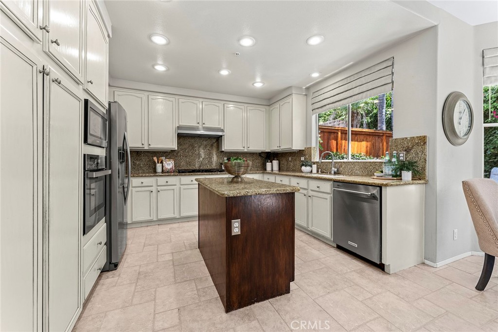 338 S San Vicente Lane