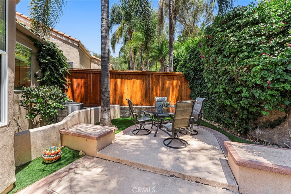 338 S San Vicente Lane