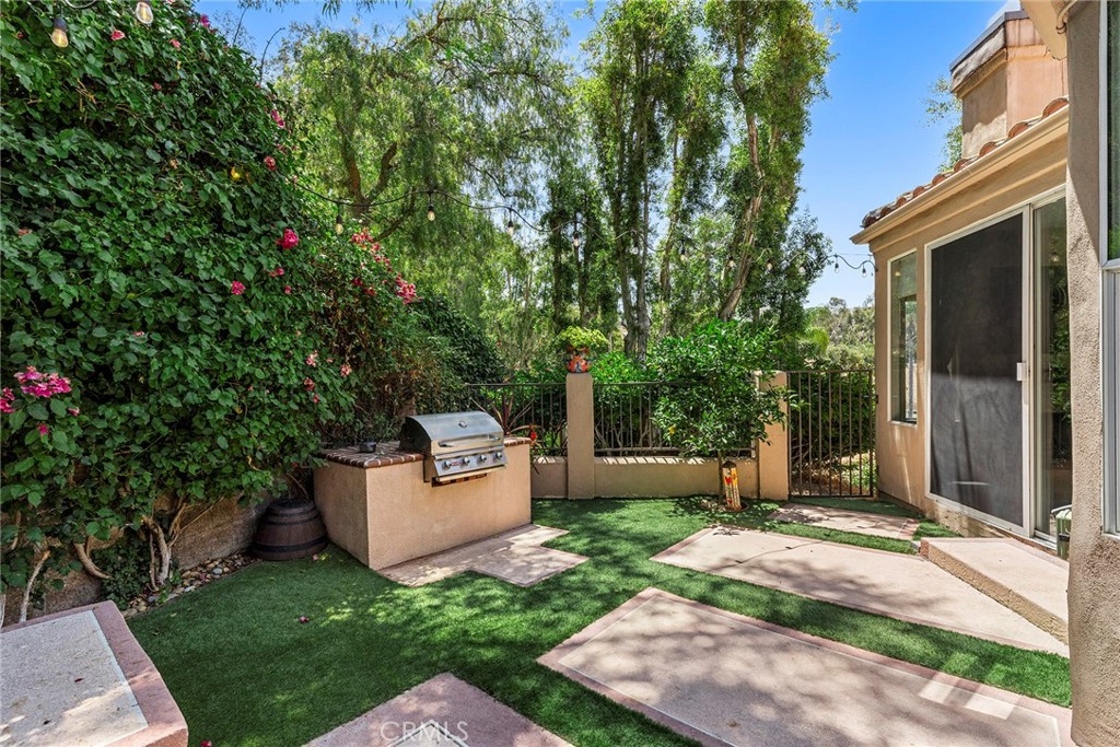 338 S San Vicente Lane