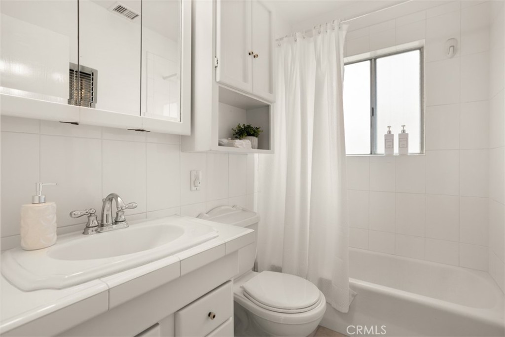 5321 E Walton Street