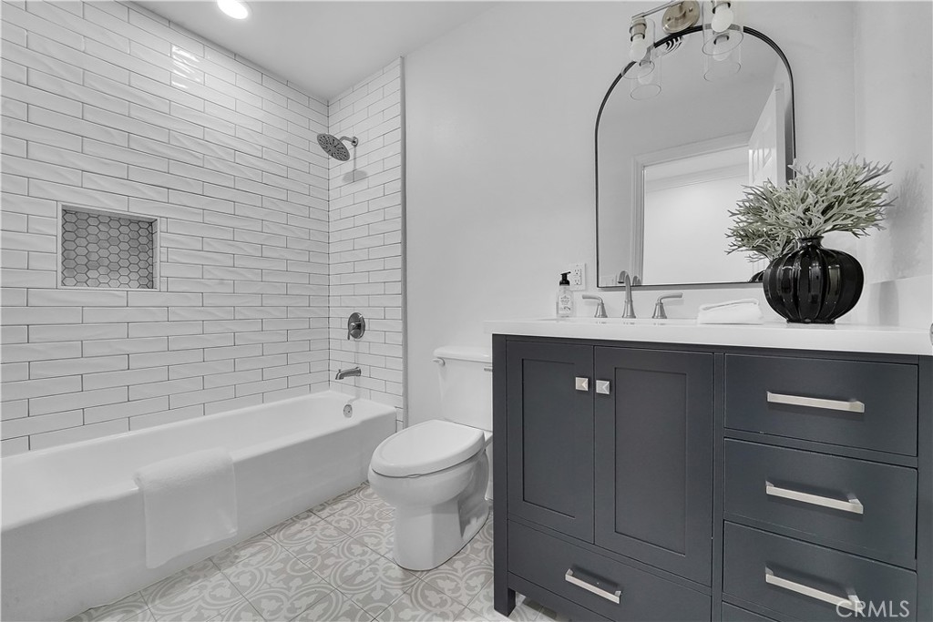 3545 E Austin Avenue