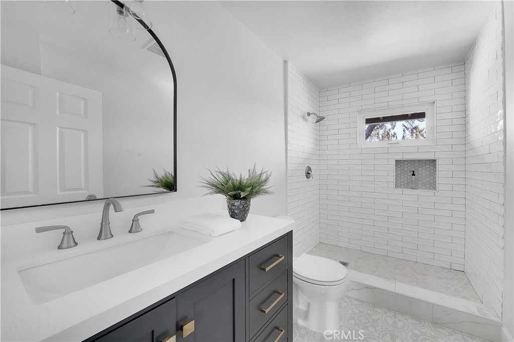 3545 E Austin Avenue