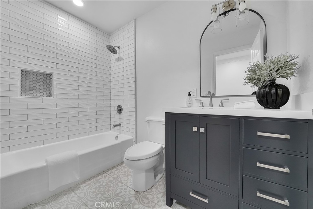 3545 E Austin Avenue