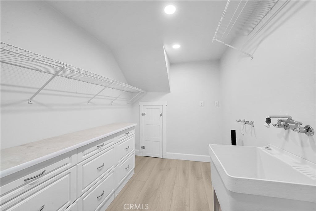 3545 E Austin Avenue