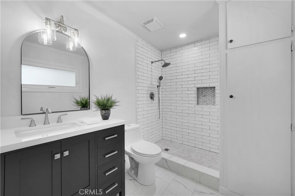 3545 E Austin Avenue