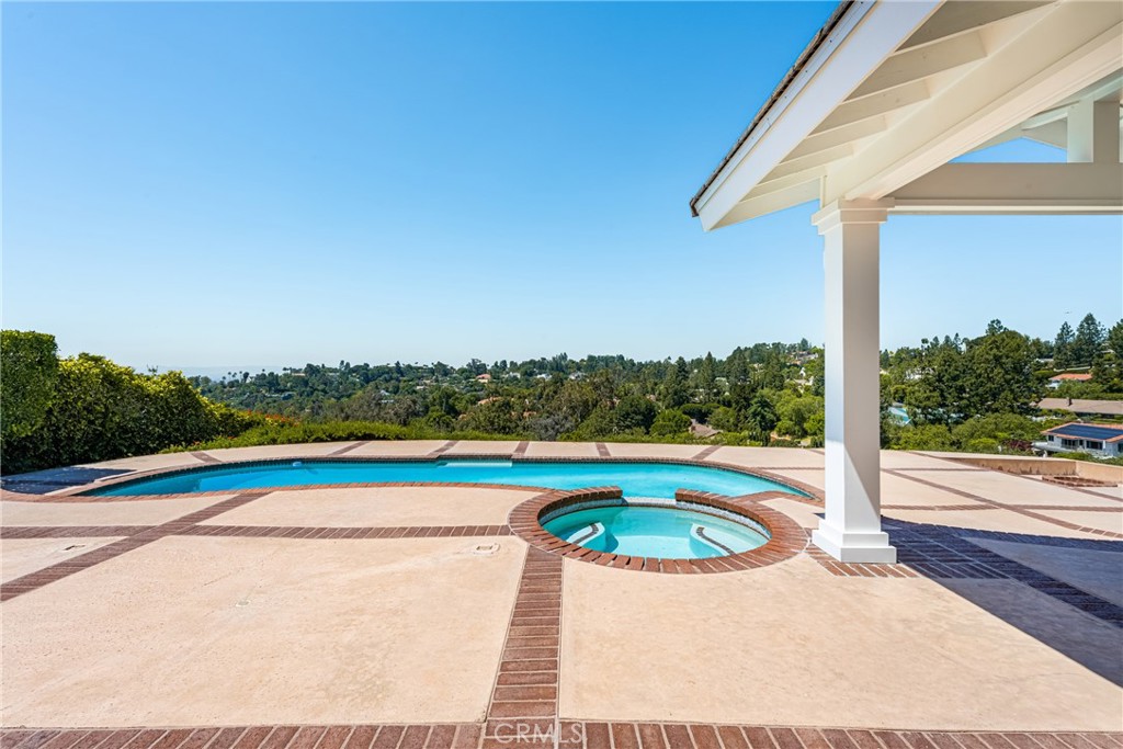 1802 Bridle Path Way