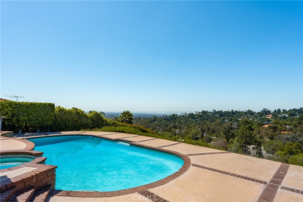 1802 Bridle Path Way
