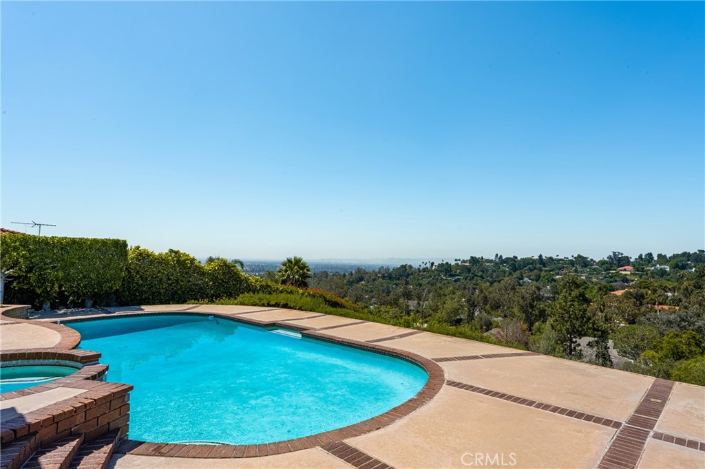 1802 Bridle Path Way