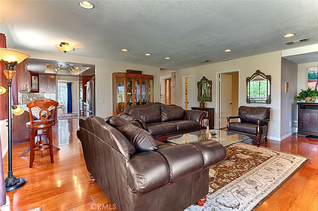 9195 Hidden Farm Road