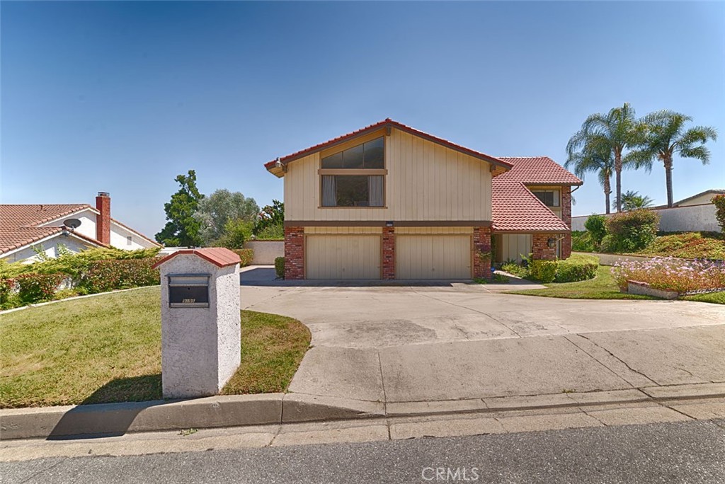 9195 Hidden Farm Road