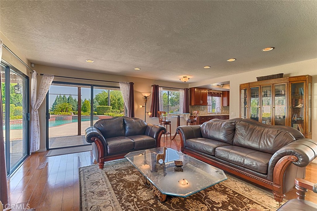 9195 Hidden Farm Road