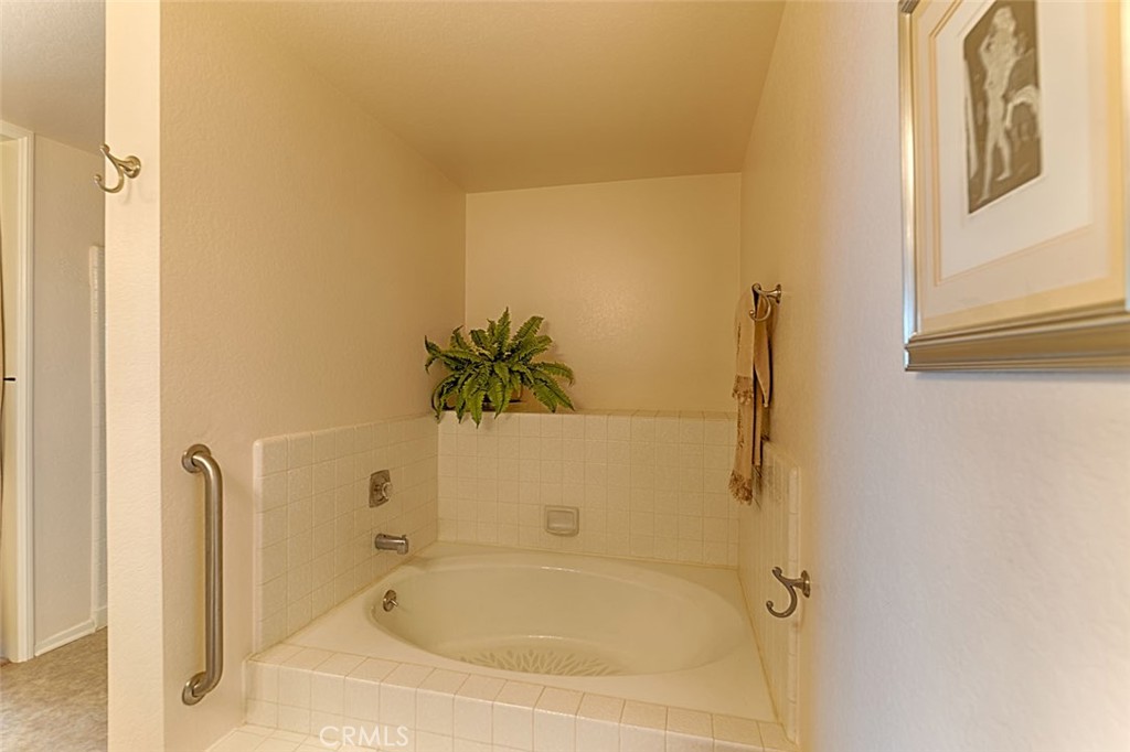 9195 Hidden Farm Road