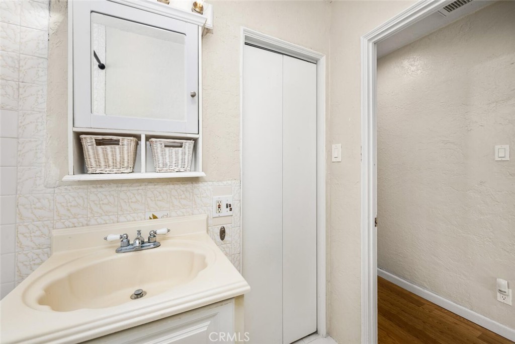 16918 S Hobart Boulevard