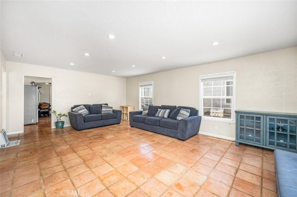 16918 S Hobart Boulevard