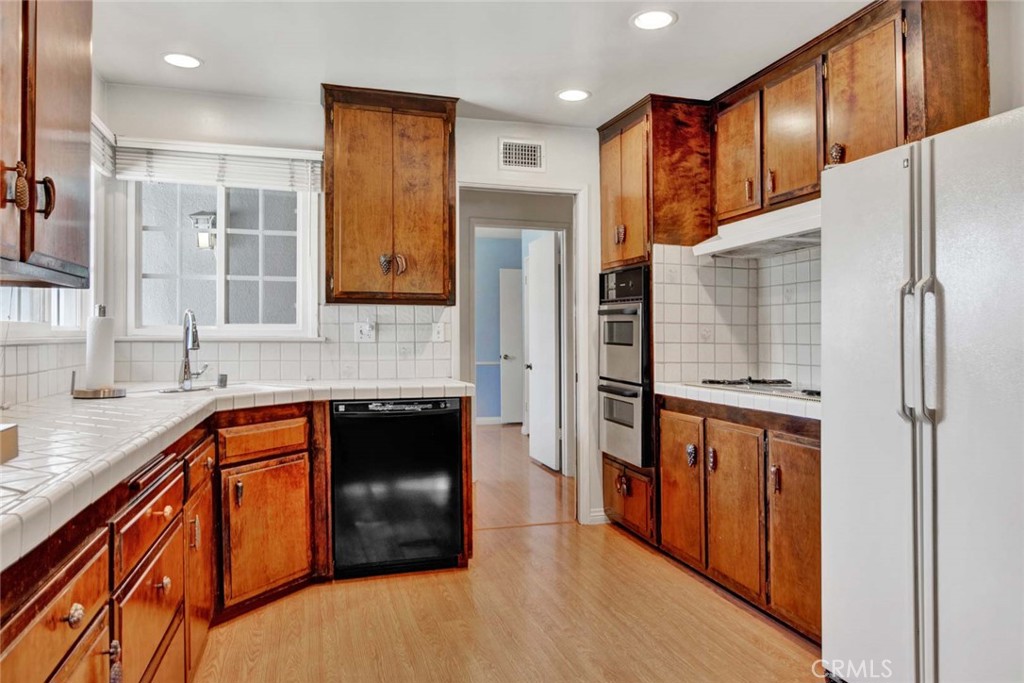 200 N Plantation Place