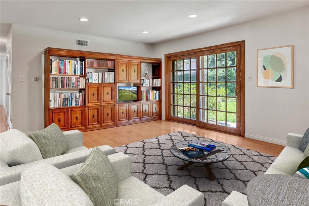 200 N Plantation Place