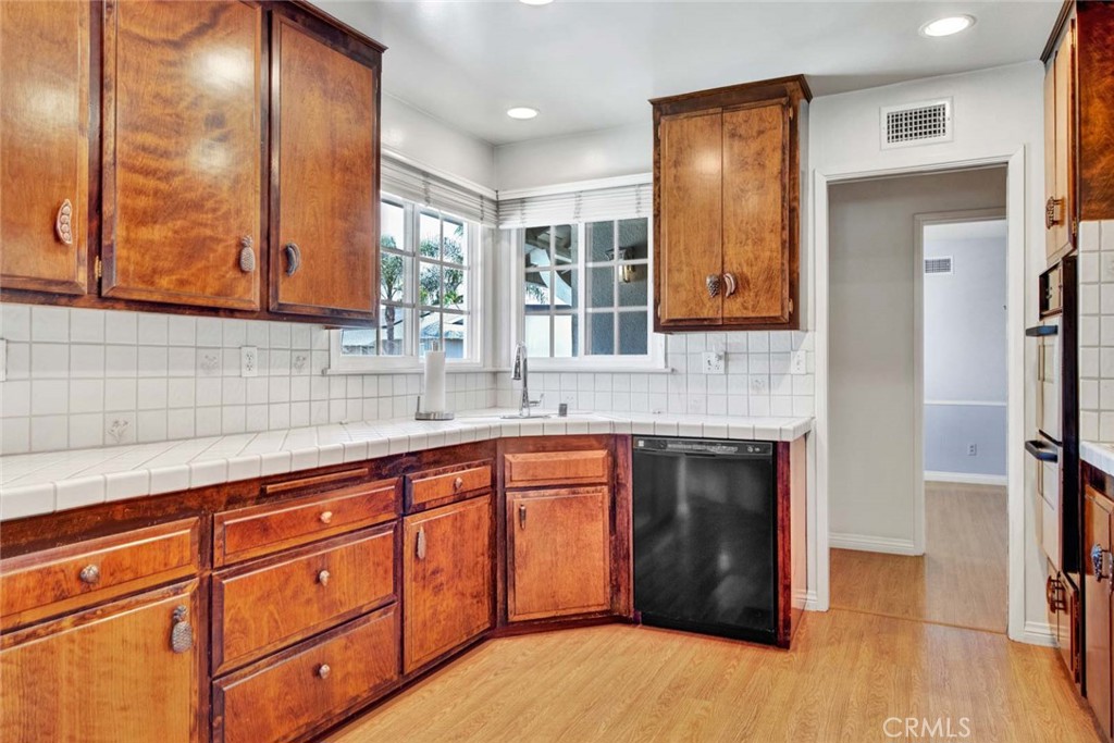 200 N Plantation Place