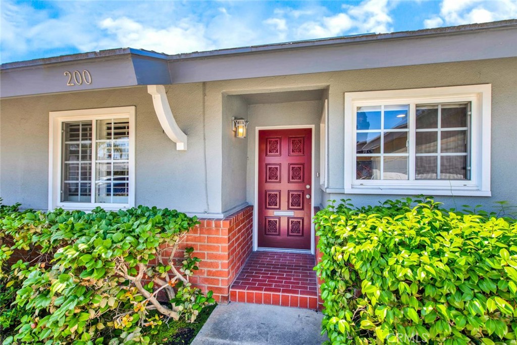 200 N Plantation Place