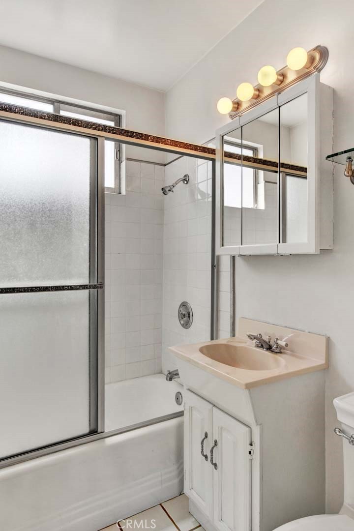 200 N Plantation Place