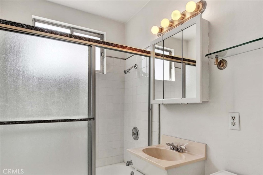 200 N Plantation Place