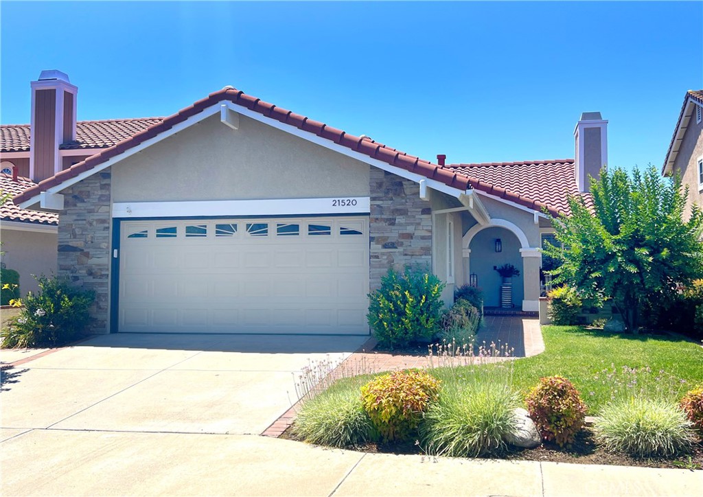 21520 Via La Naranja