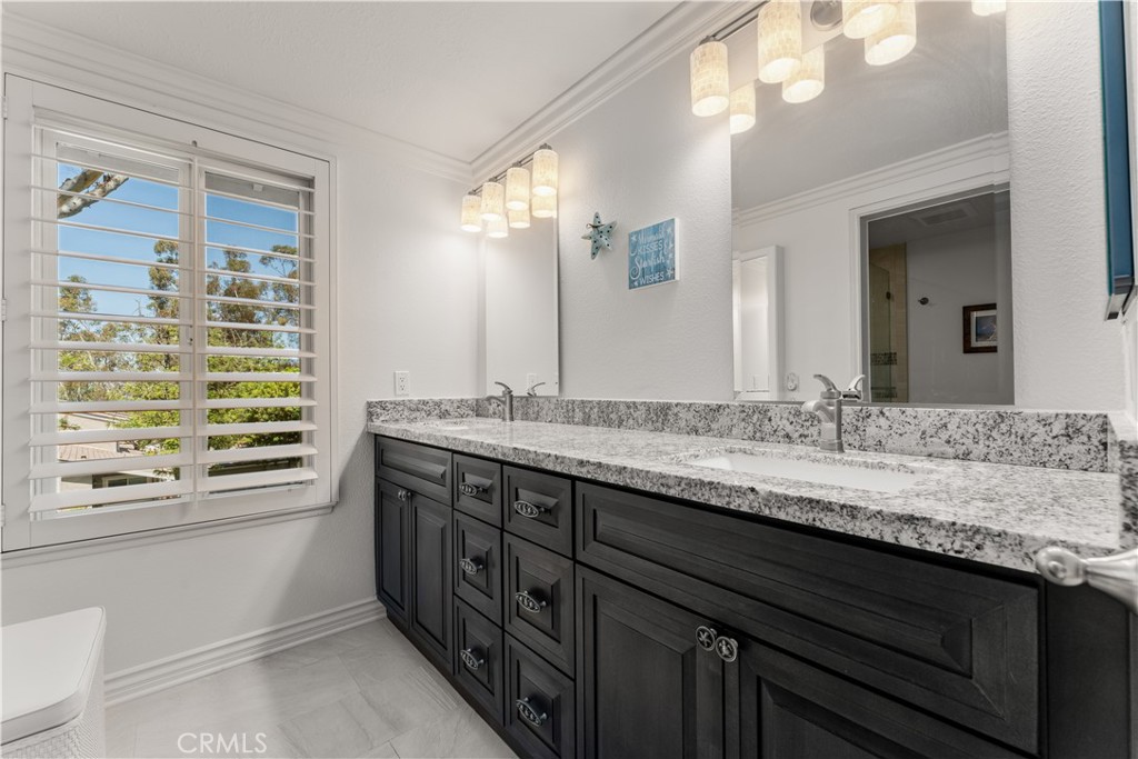 6512 E Camino Vista 1