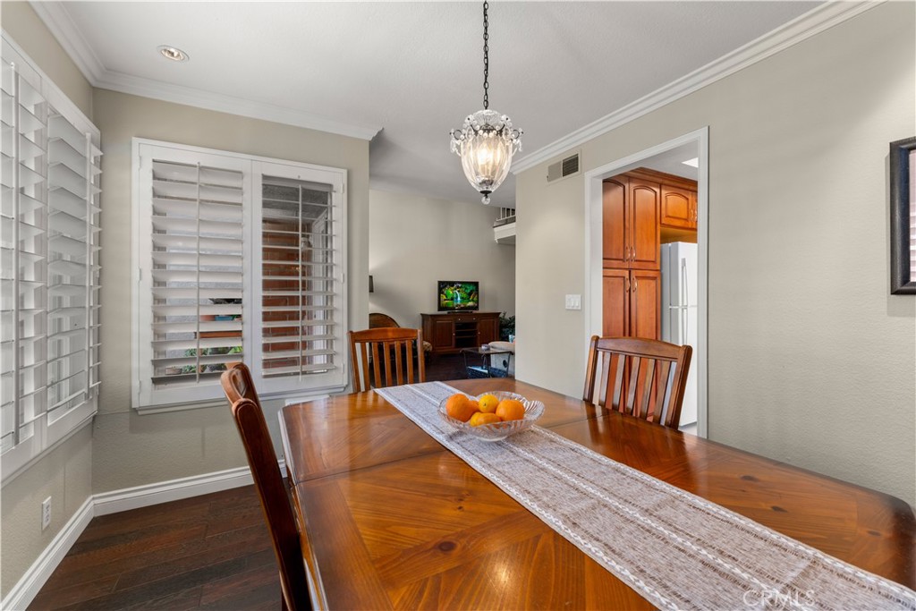 6512 E Camino Vista 1