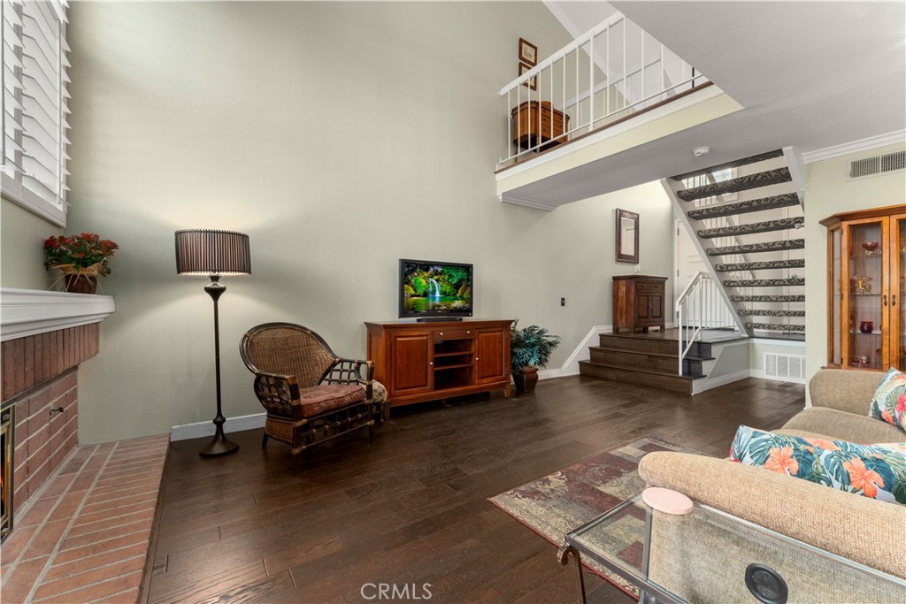 6512 E Camino Vista 1