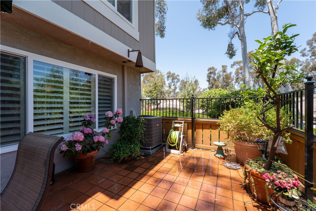 6512 E Camino Vista 1