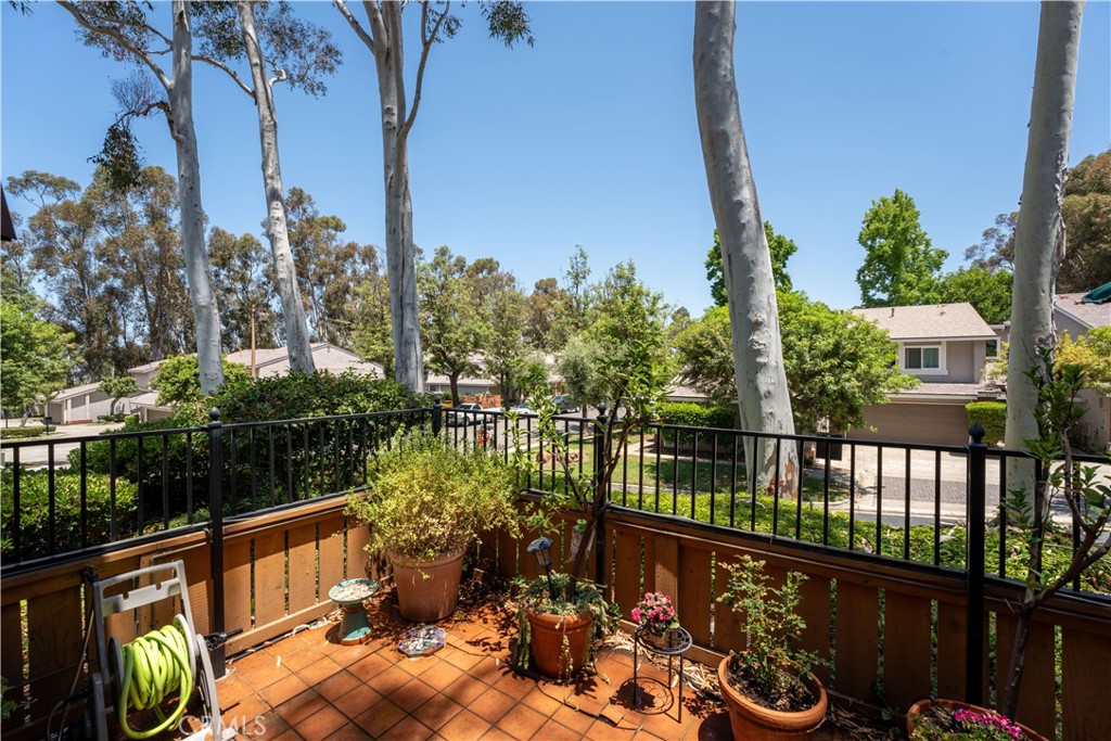 6512 E Camino Vista 1