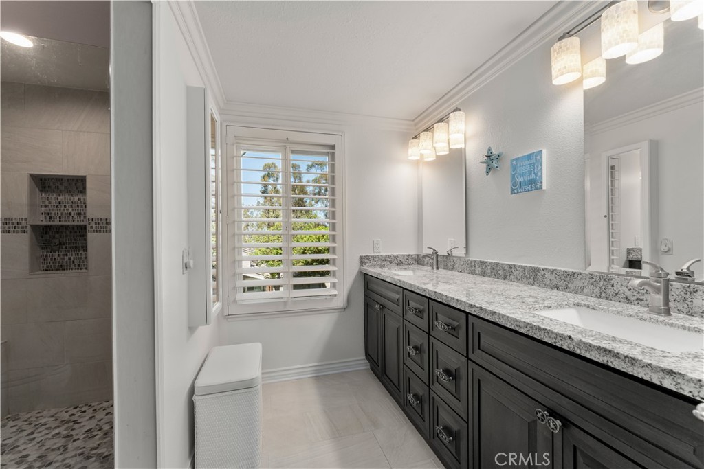 6512 E Camino Vista 1