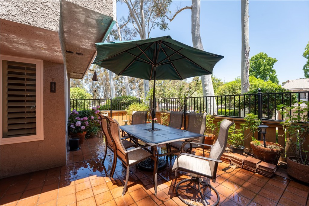 6512 E Camino Vista 1