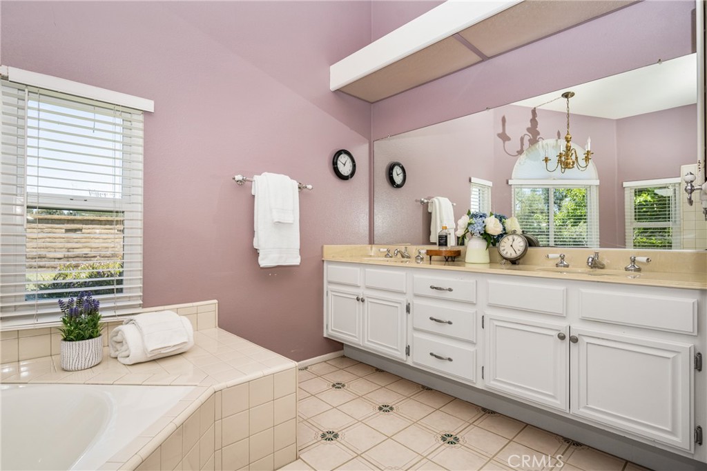 21430 Via Del Parque