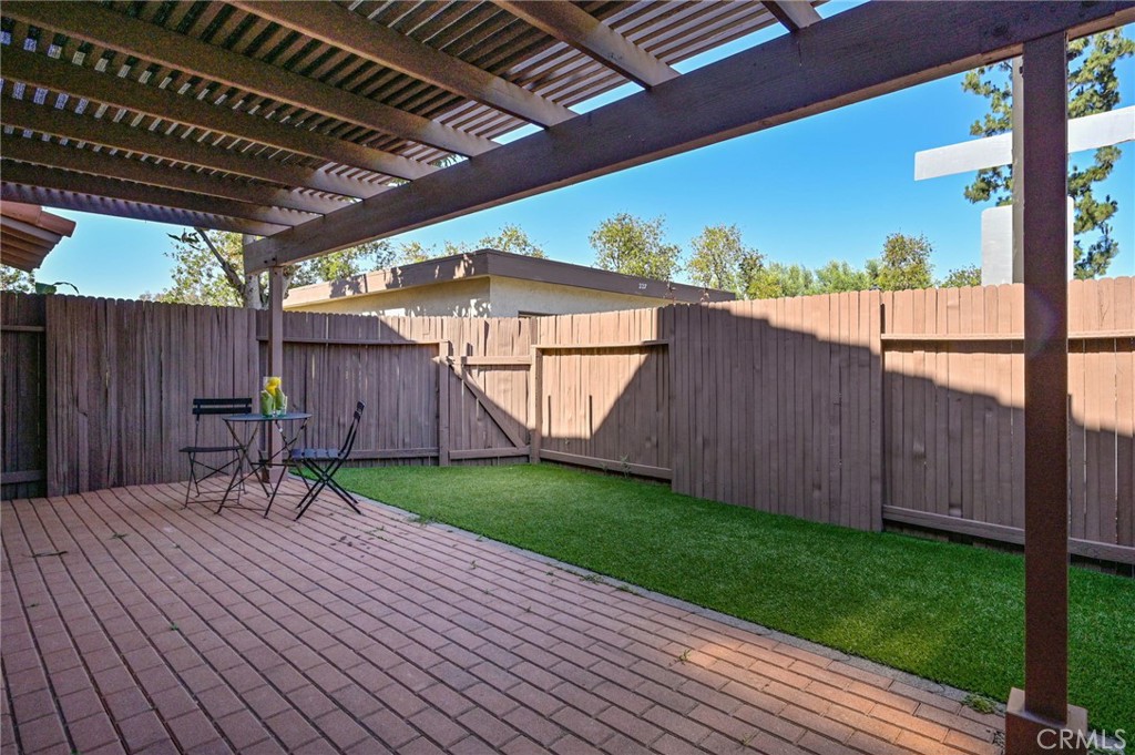 5645 E AVENIDA DE VIENTOS