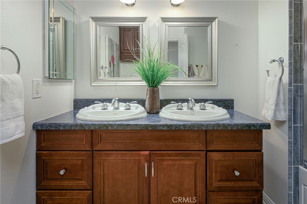 5645 E AVENIDA DE VIENTOS