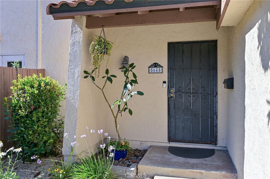 5645 E AVENIDA DE VIENTOS