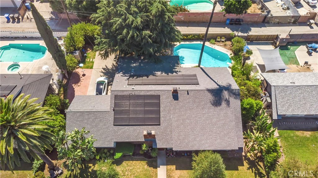 2292 N n. orange grove ave. N