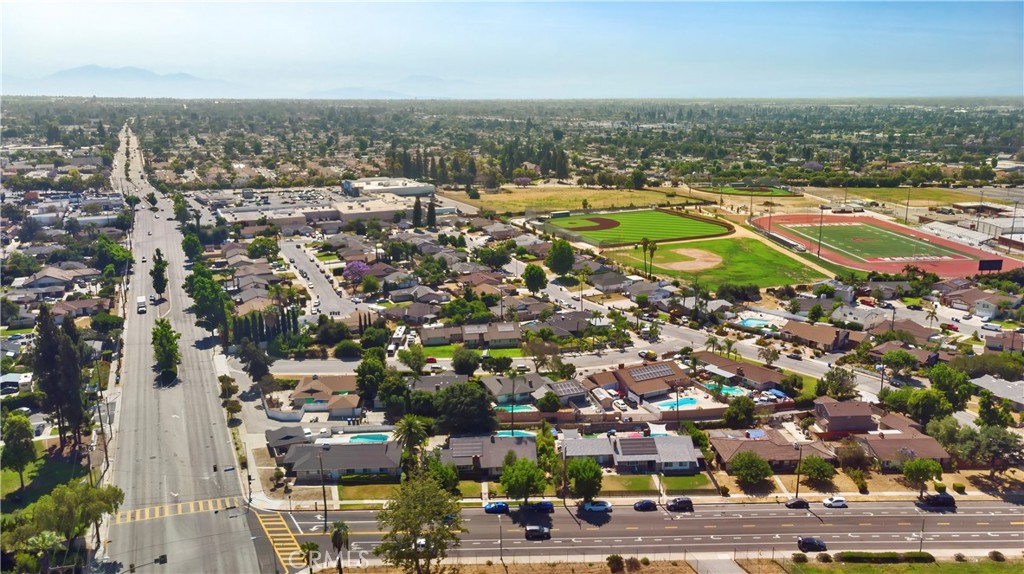 2292 N n. orange grove ave. N