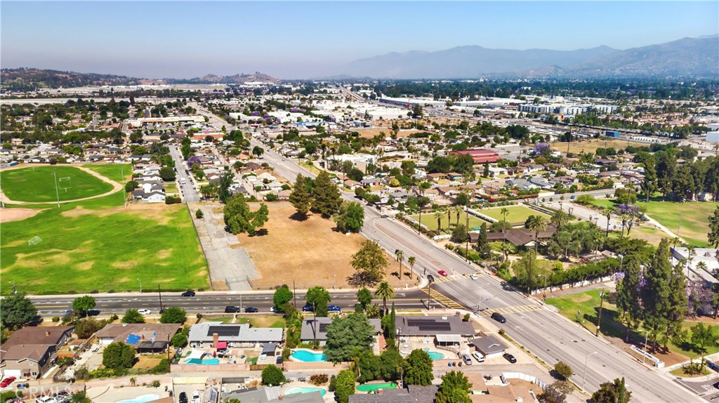 2292 N n. orange grove ave. N