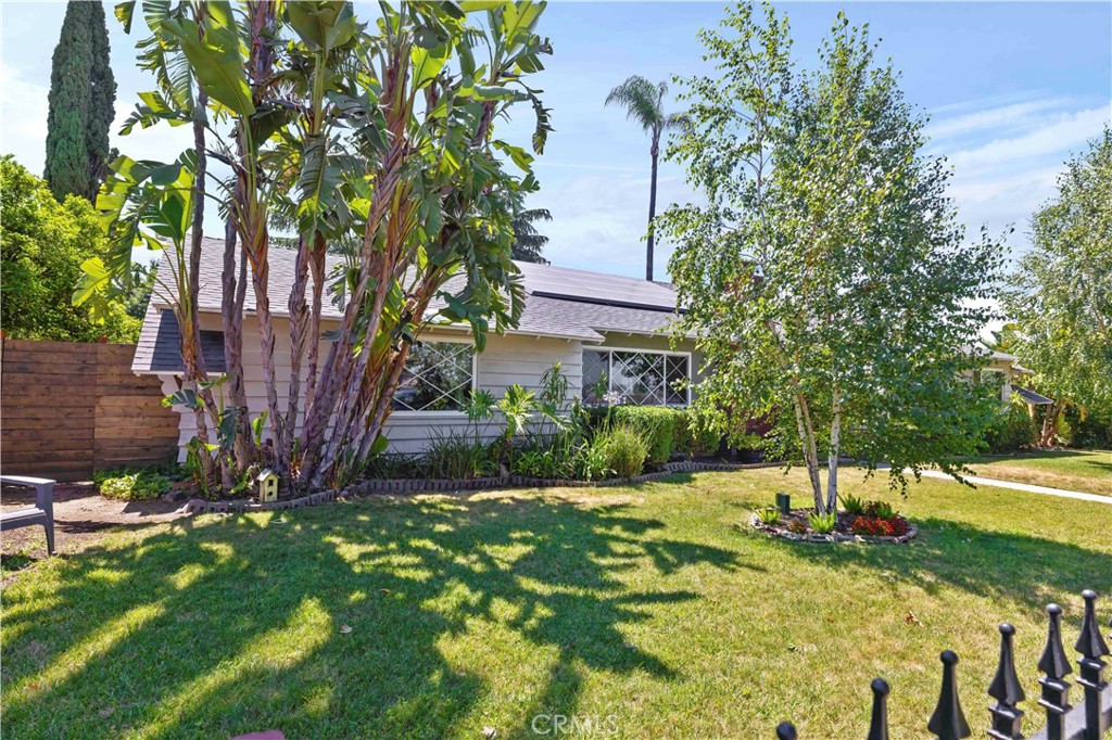 2292 N n. orange grove ave. N