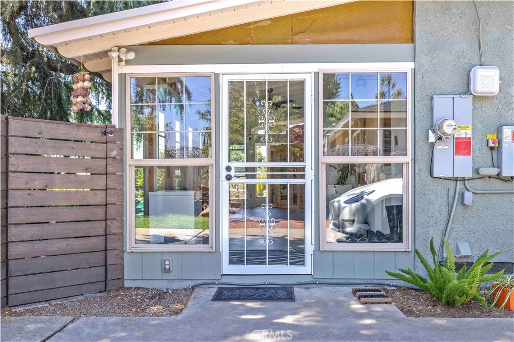 2292 N n. orange grove ave. N