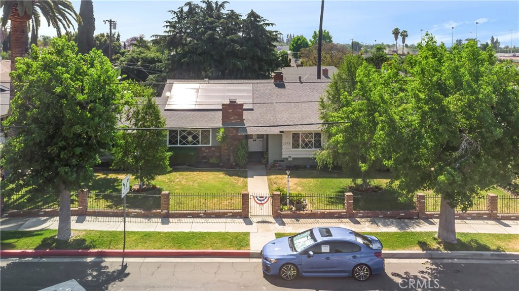 2292 N n. orange grove ave. N