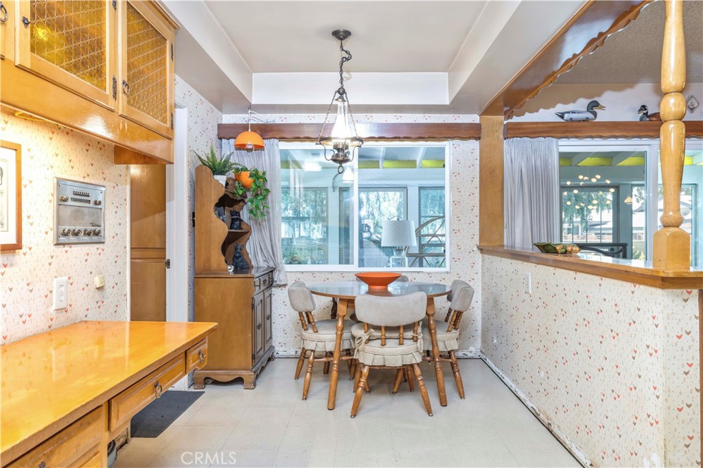 2292 N n. orange grove ave. N